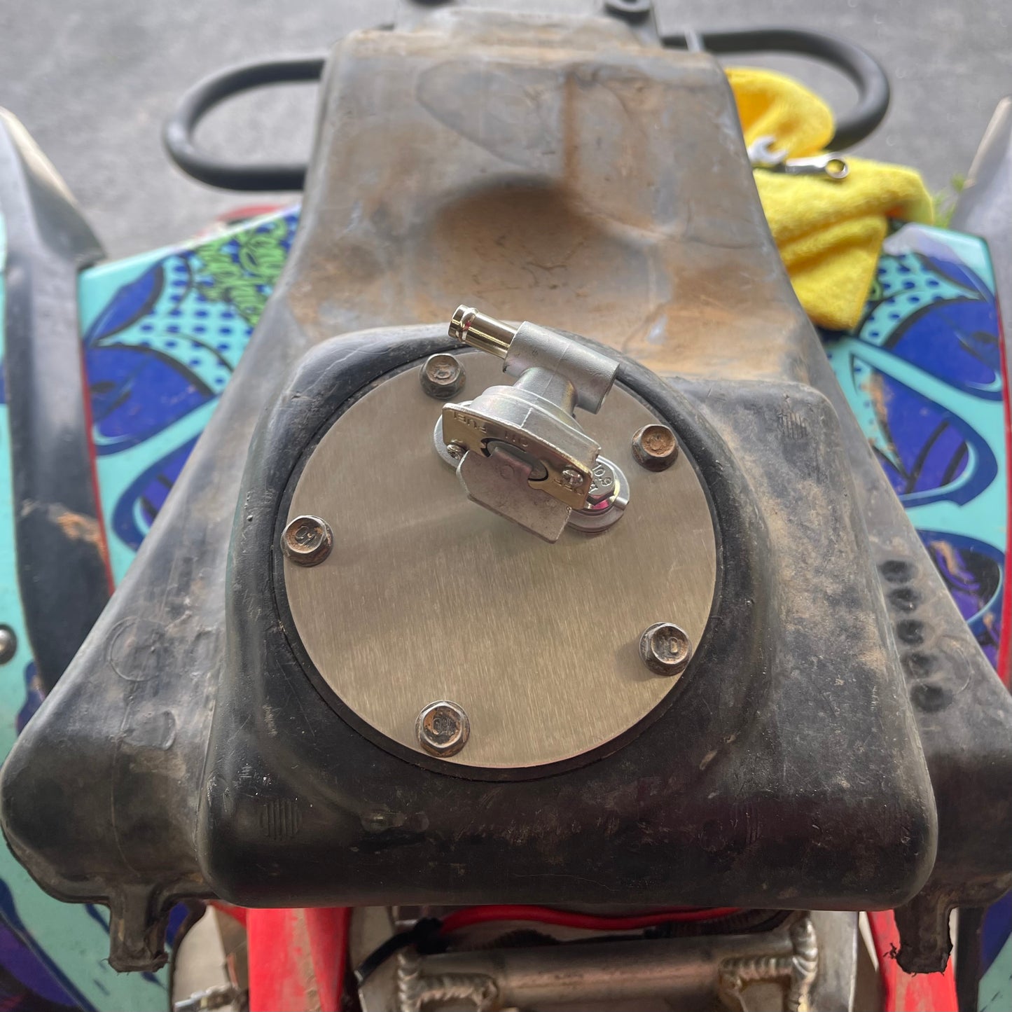 Kawasaki KFX450R Carb Conversion Petcock Fuel Tank Plate