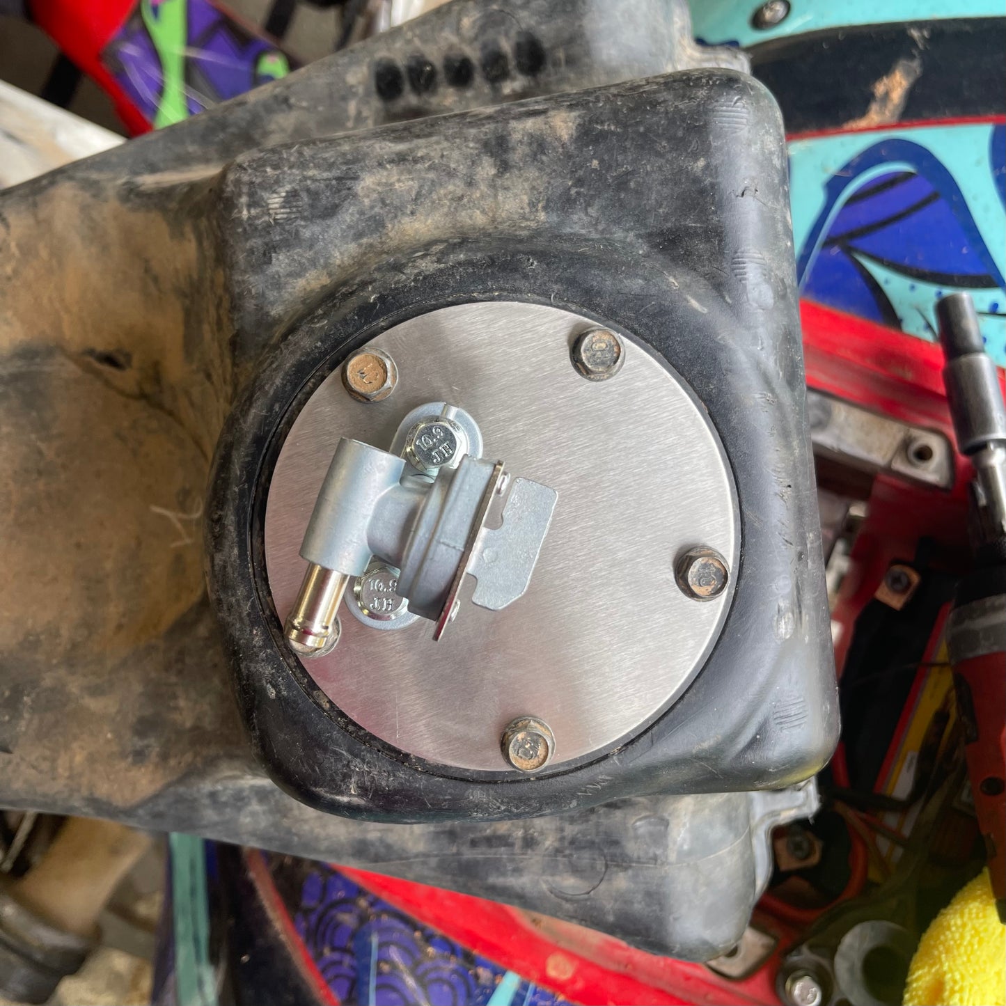 Kawasaki KFX450R Carb Conversion Petcock Fuel Tank Plate